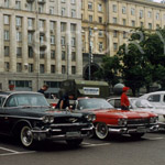 автомобили-участники ралли Автоэкзотика у памятника Юрию Долгорукому